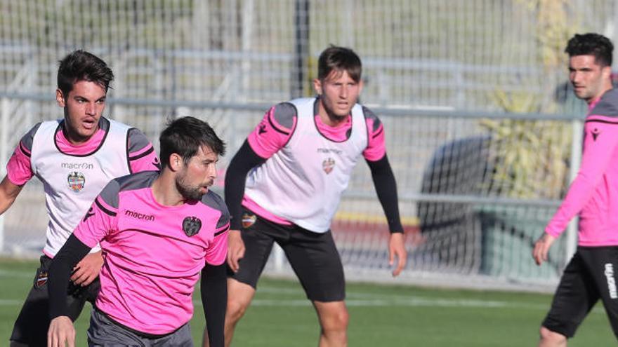 Paco López busca un lateral izquierdo