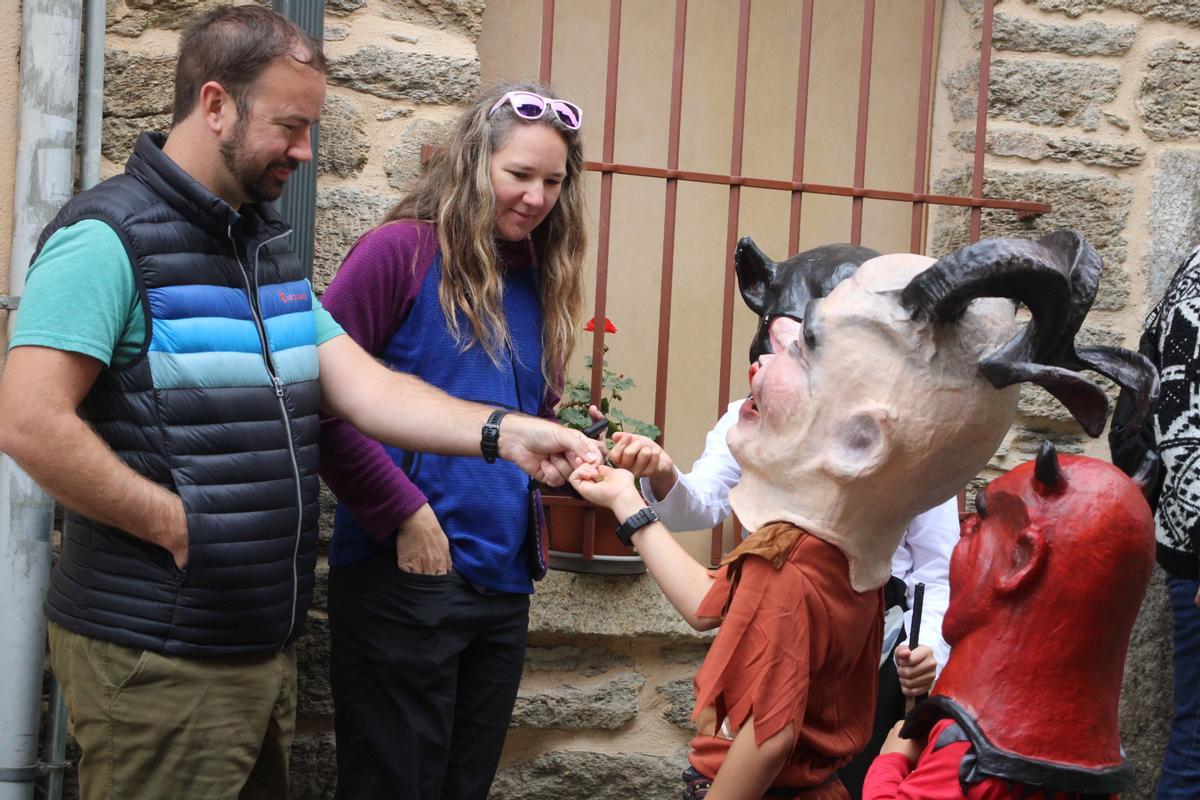 GALERÍA | Desfile de gigantes en Puebla de Sanabria GALERÍA | Desfile de gigantes en Puebla de Sanabria