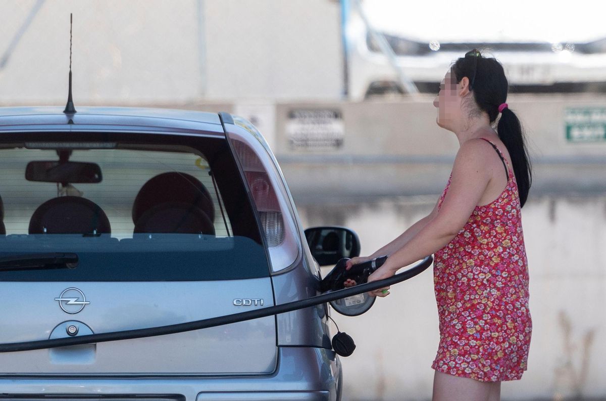 Els preus de la gasolina i del gasoil continuen a la baixa
