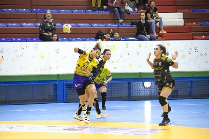 26-02-20 DEPORTES. PABELLON DE LAS REMUDAS. BARRIO DE LAS REMUDAS. TELDE. Partido de balonmano femenino entre el Remudas Rocasa y el Guardés disputado en Pabelloon Antonio Moreno del barrio teldense de Las Remudas.    Fotos: Juan Castro.  | 26/02/2020 | Fotógrafo: Juan Carlos Castro