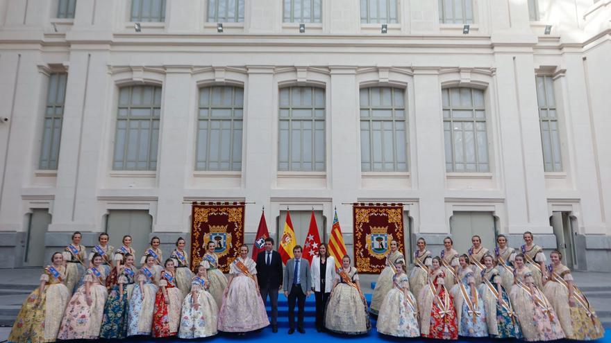 Las mejores imágenes de la recepción a las falleras en el Ayuntamiento de Madrid