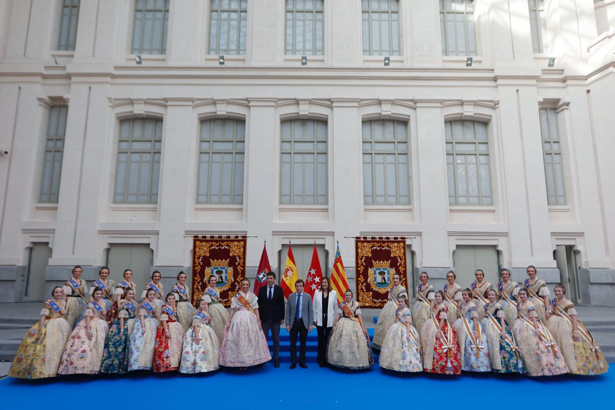 Las mejores imágenes de la recepción a las falleras en el Ayuntamiento de Madrid