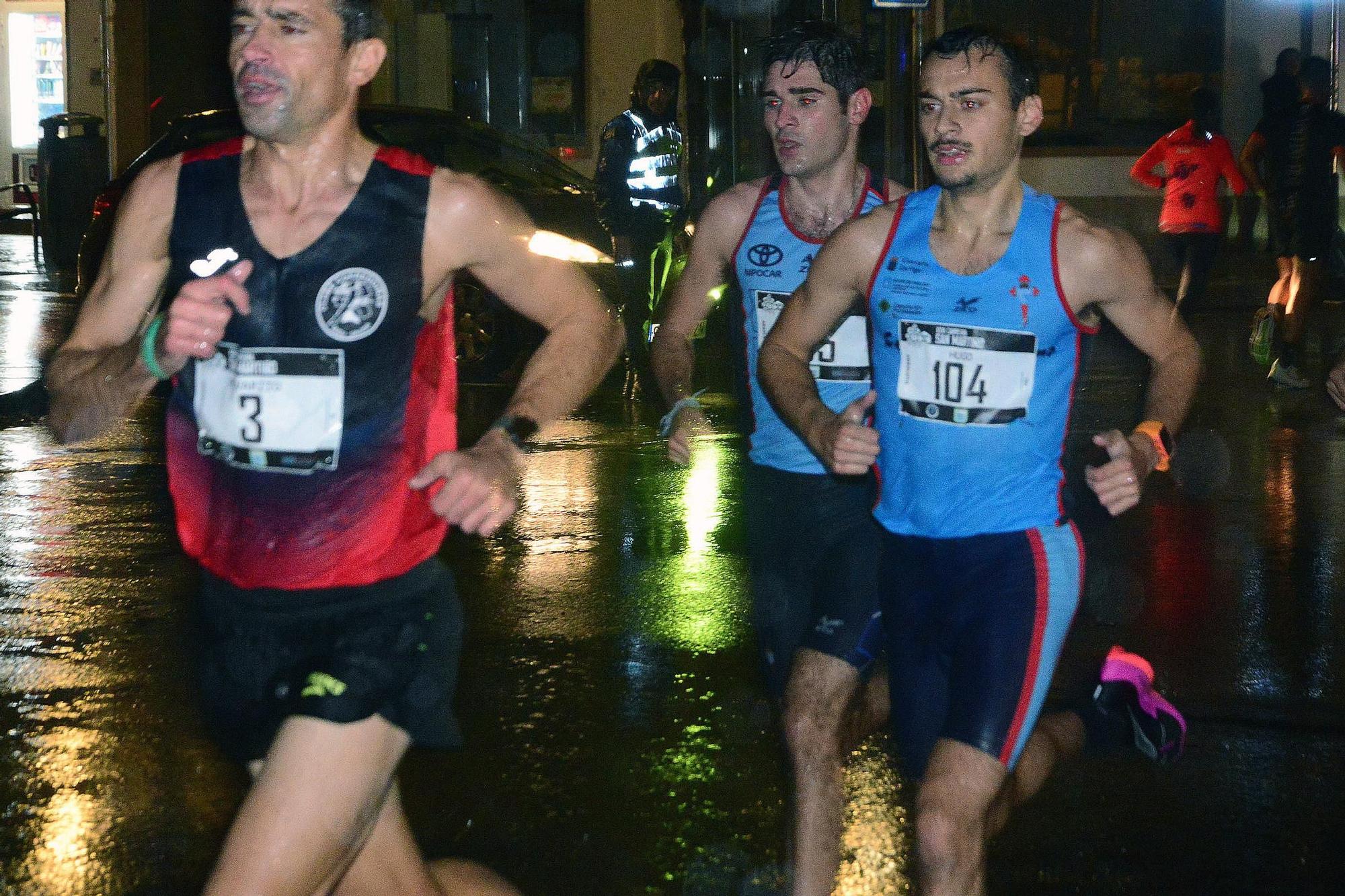 La XXVI Carreira San Martiño de Bueu, contra la lluvia y el viento