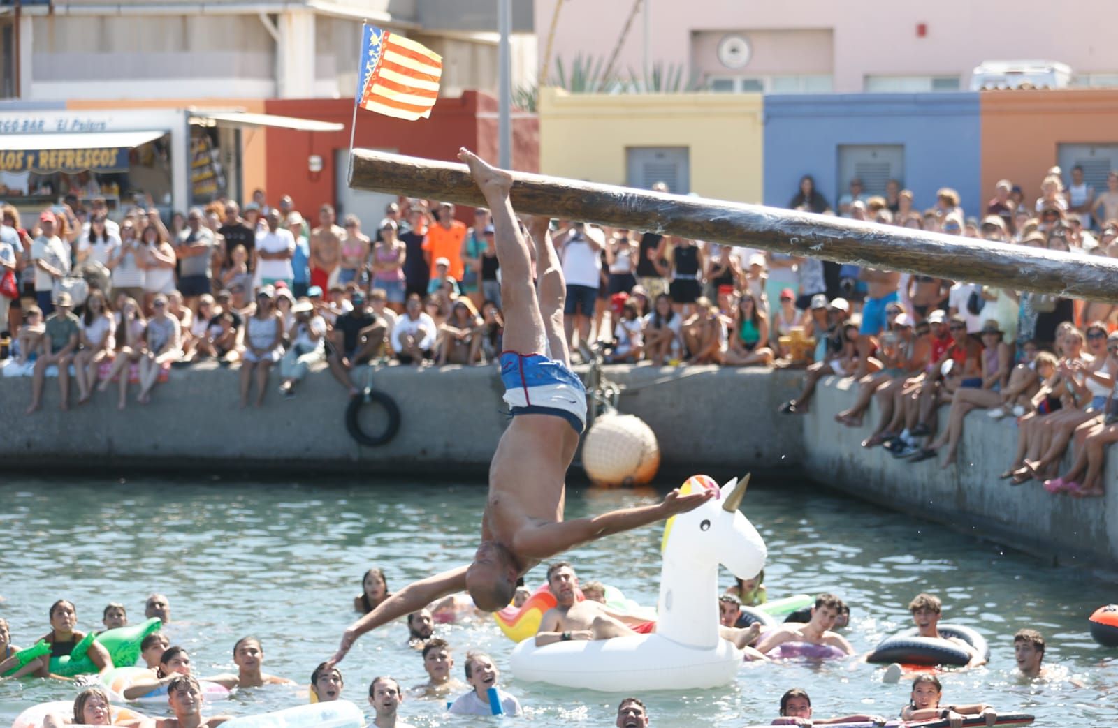 Cucañas marítimas en el Port de Sagunt con novedades