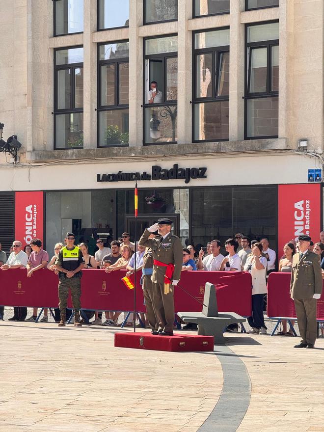 Galería | Así ha ido el izado de bandera por el Día de las Fuerzas Armadas en Badajoz