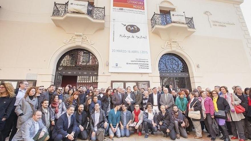 Foto de familia de los organizadores y participantes en la tercera edición de Málaga de Festival.