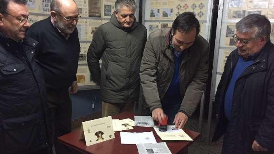 Asistentes a la presentación, en la Villa.