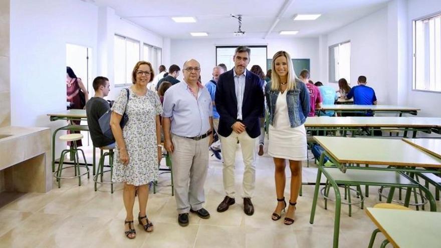 Víctor Navas y Patricia Alba, a la derecha de la imagen.