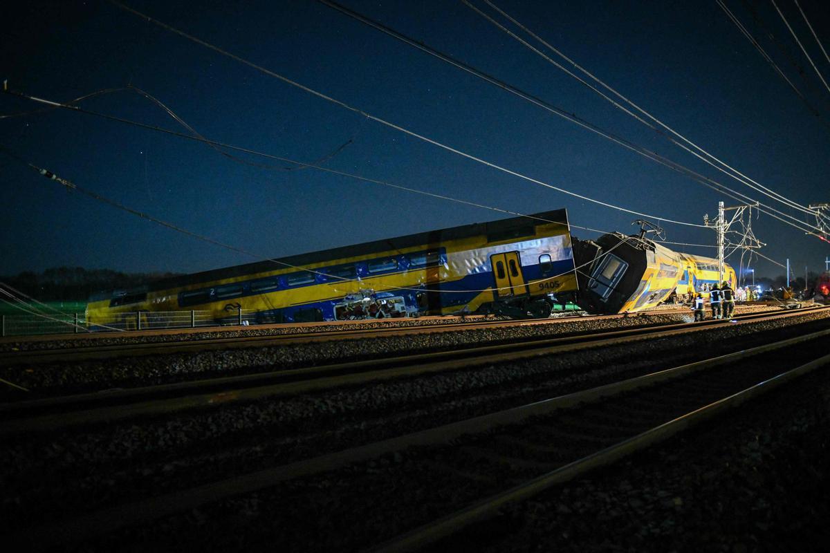 Al menos un muerto y 30 heridos tras el descarrilamiento de un tren en La Haya