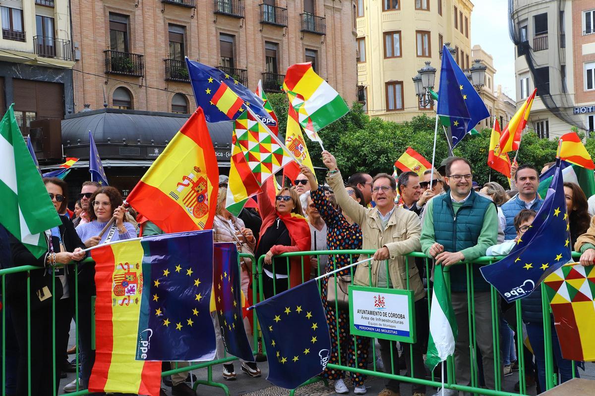 El PP de Córdoba congrega en Las Tendillas a miles de personas contra la amnistía