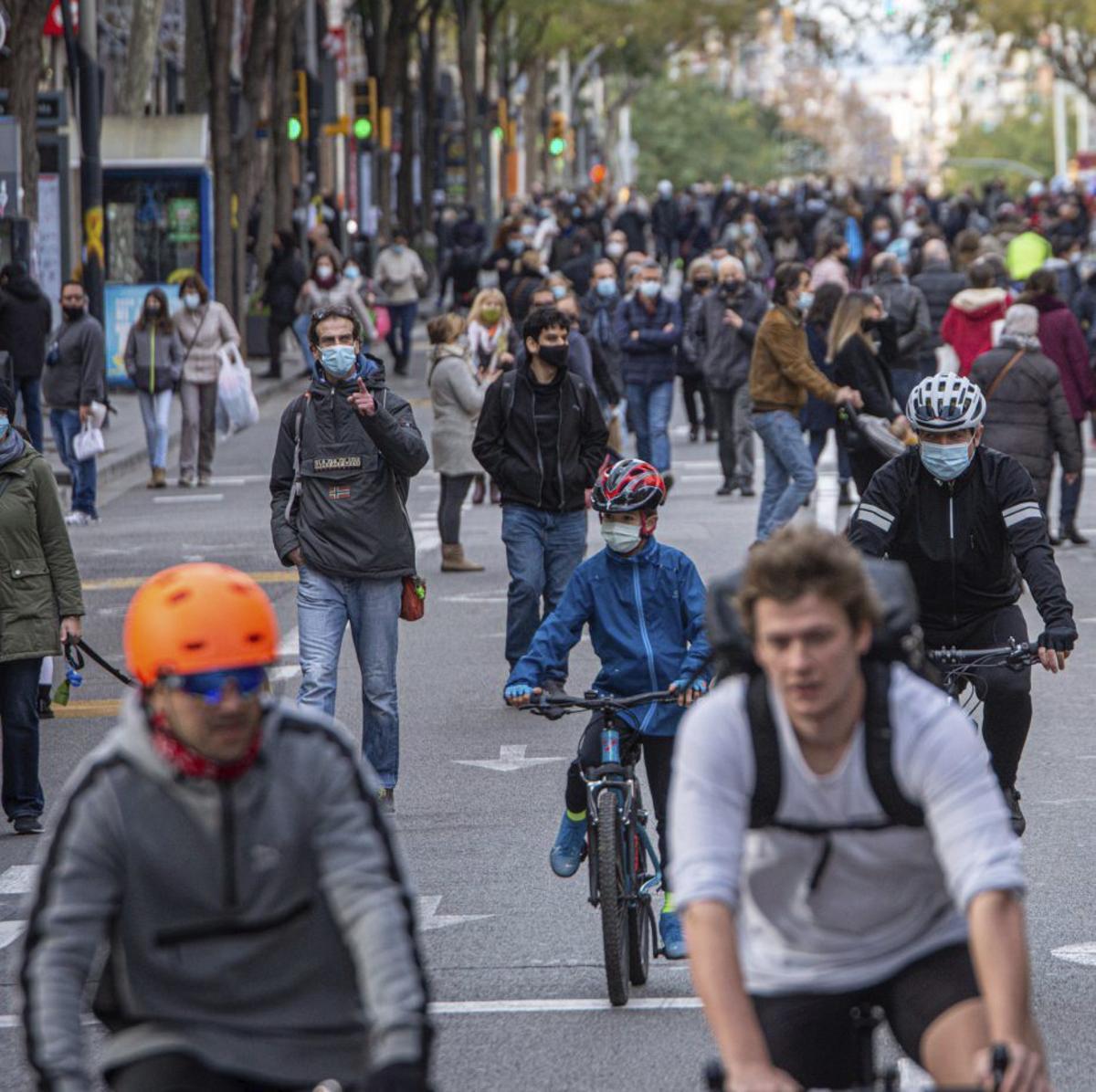El carrer de Sants, dos anys sense tram per als vianants  el cap de setmana