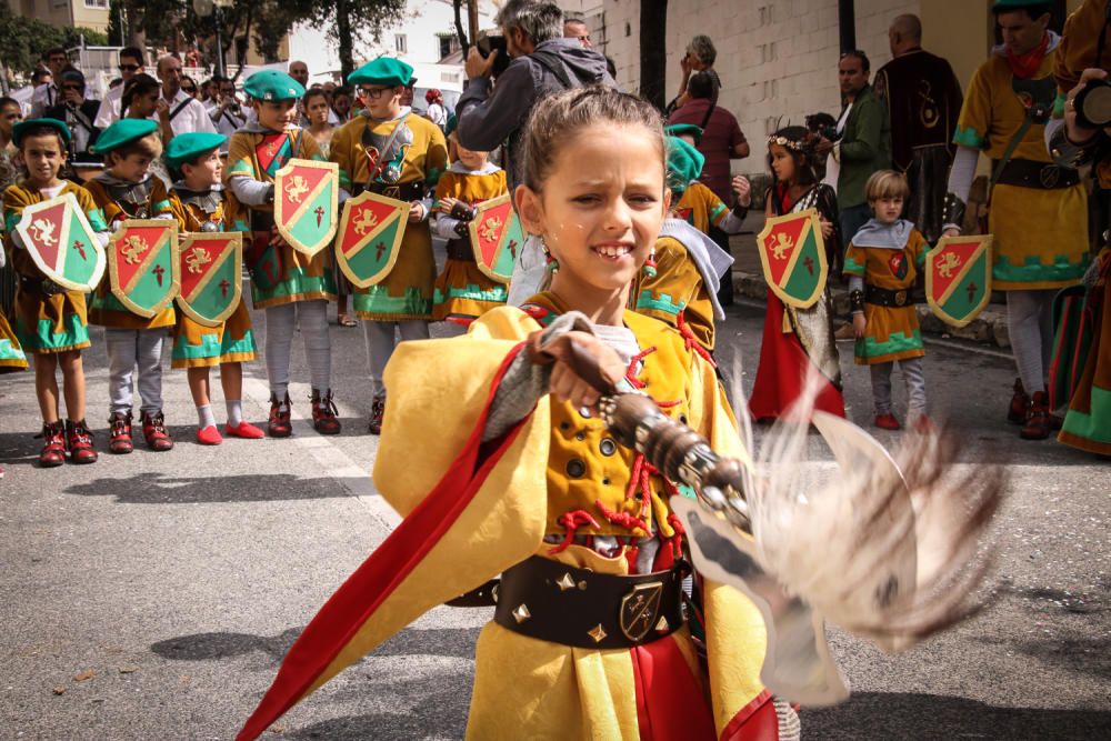 Los niños se convierten en los protagonistas del segundo día de las Fiestas de Moros y Cristianos con el Desfile Infantil.