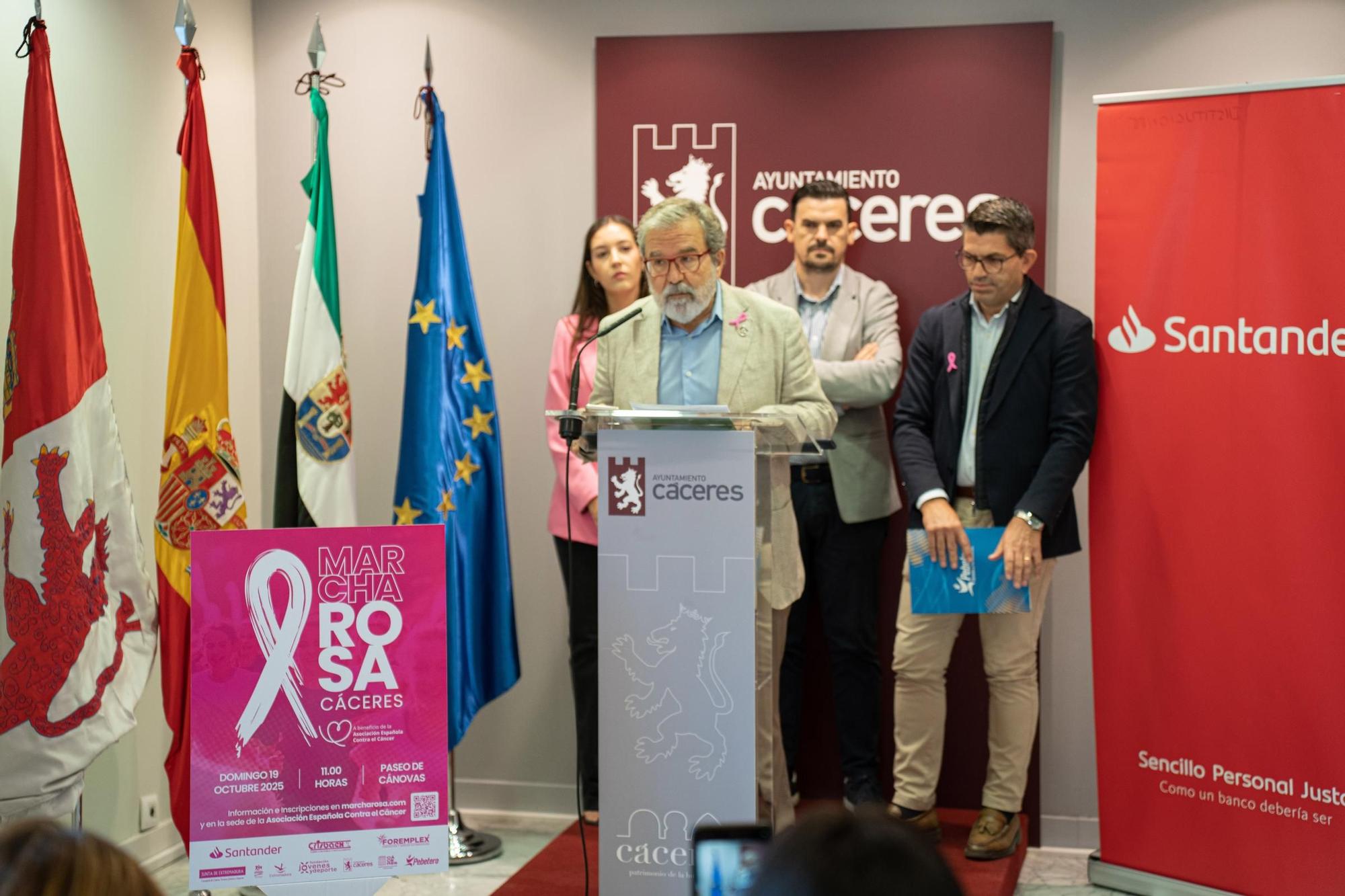 Las imágenes de la presentación de la marcha rosa de Cáceres