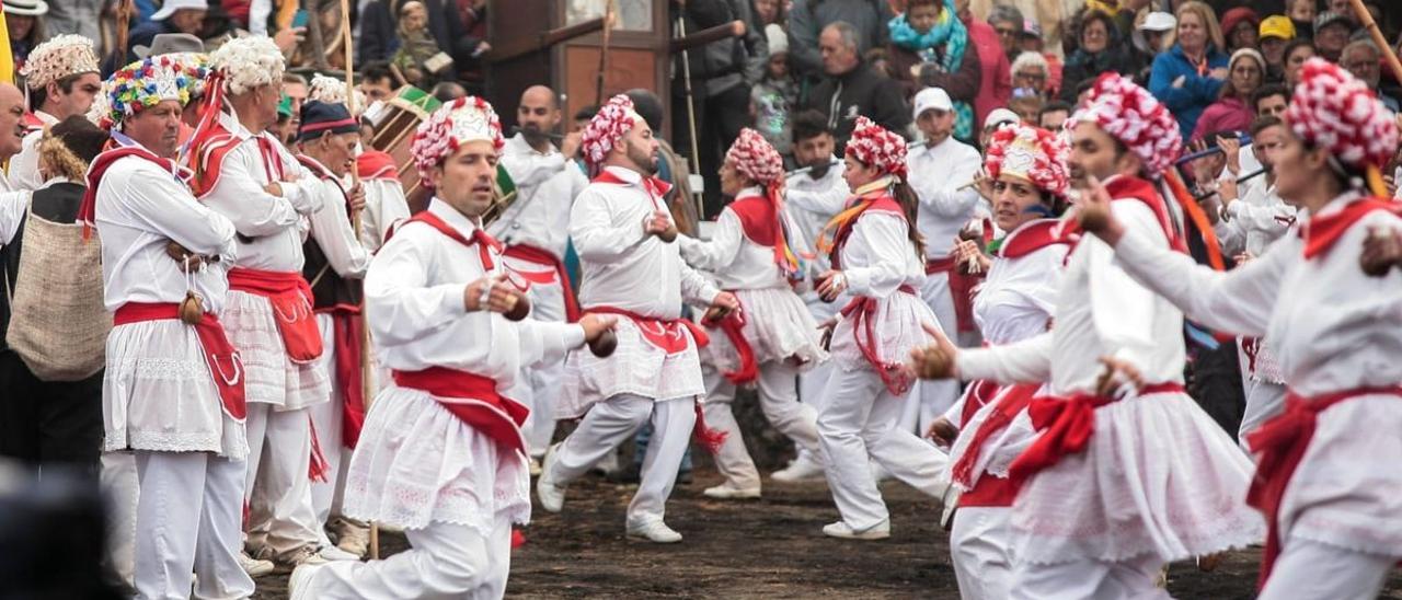 Un momento de la celebración de la Bajada de la Virgen de Los Reyes en una edición anterior.