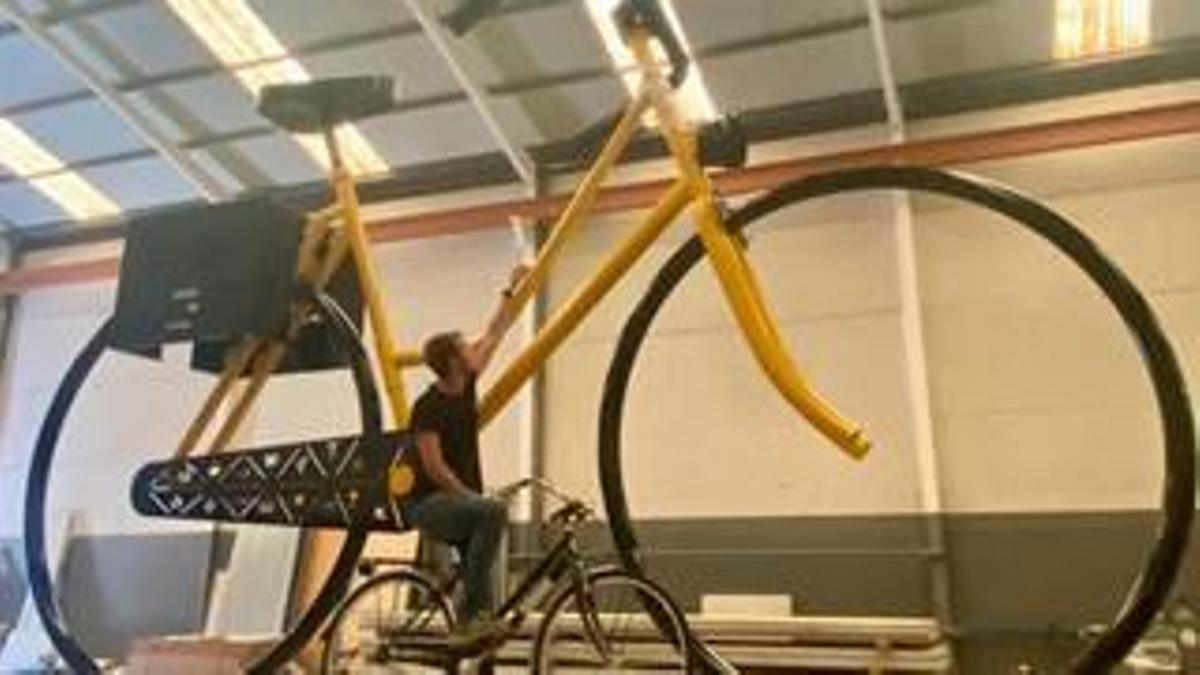 Siete bicicletas gigantes para el nuevo museo al aire libre de Castellón