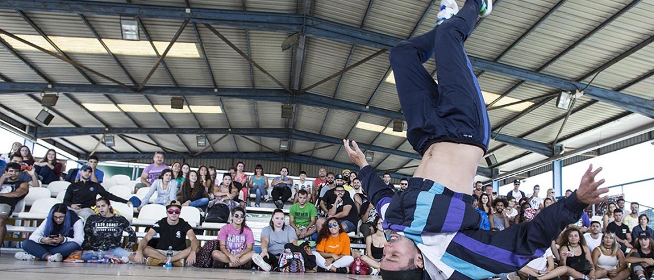 Bailarines de breaking de Masdanza