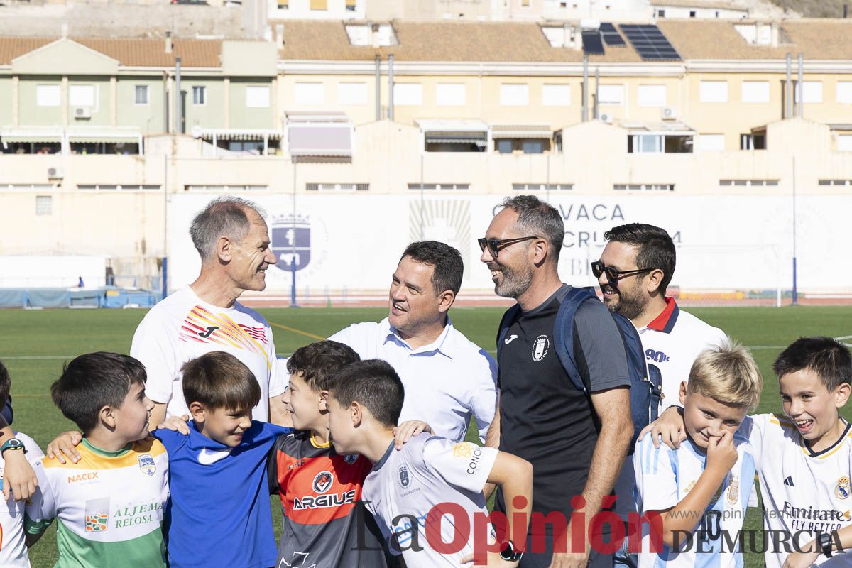 Abel Antón vistiba la Escuela Municipal de Atletismo de Caravaca