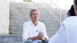 Alfonso Rueda cambia el atril por el podcast para vender Galicia Calidade