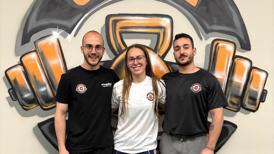 Carlos Piñeiros, Cristina Soutelo y Kevin Iglesias en el gimnasio «Emerxe»