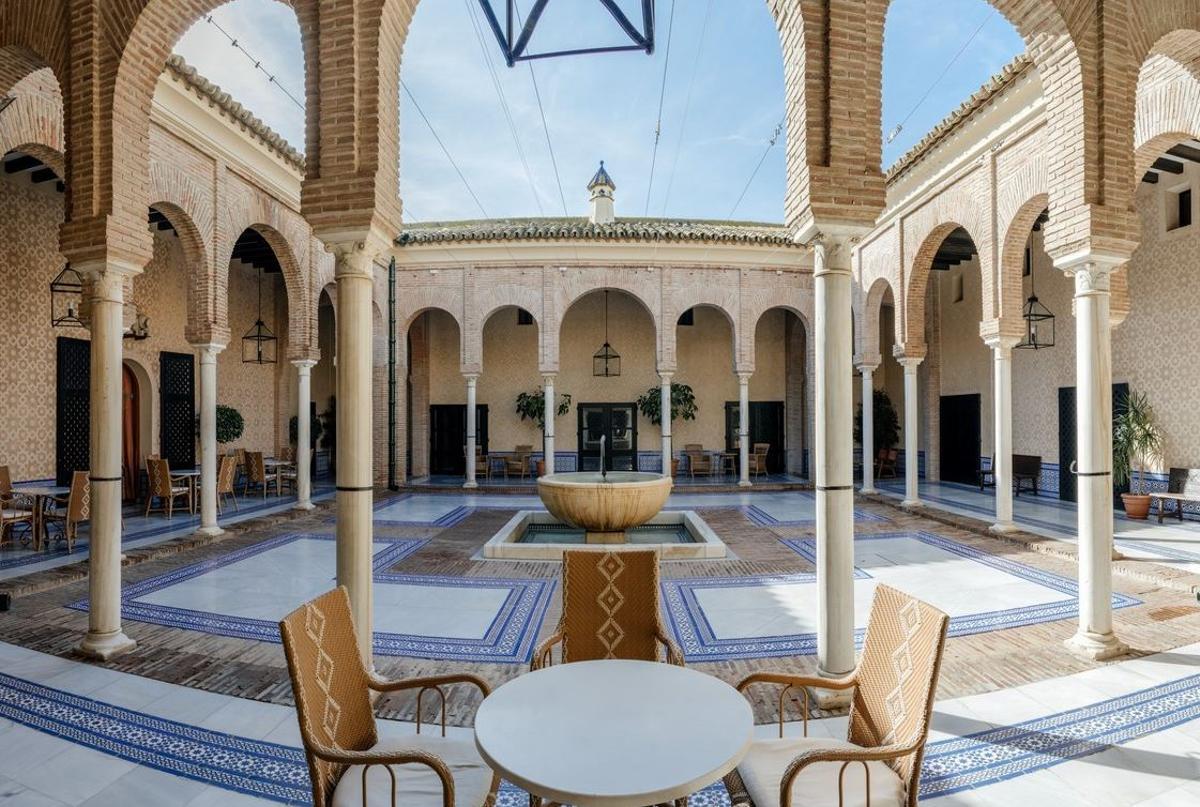 El Parador de Carmona, una joya histórica que permite dormir en un alcázar árabe del siglo XIV