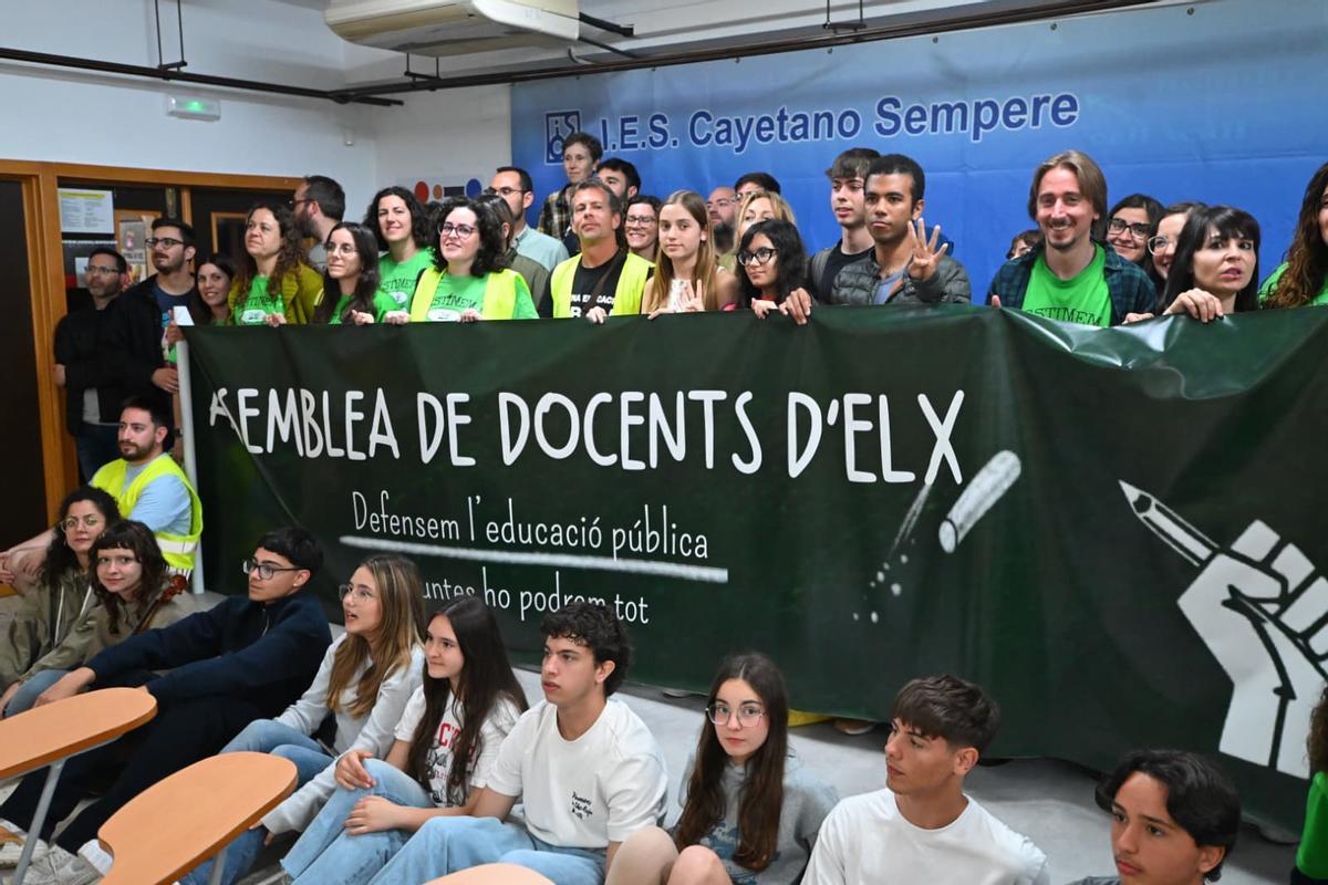Encierro de profesores en el instituto Cayetano Sempere de Elche