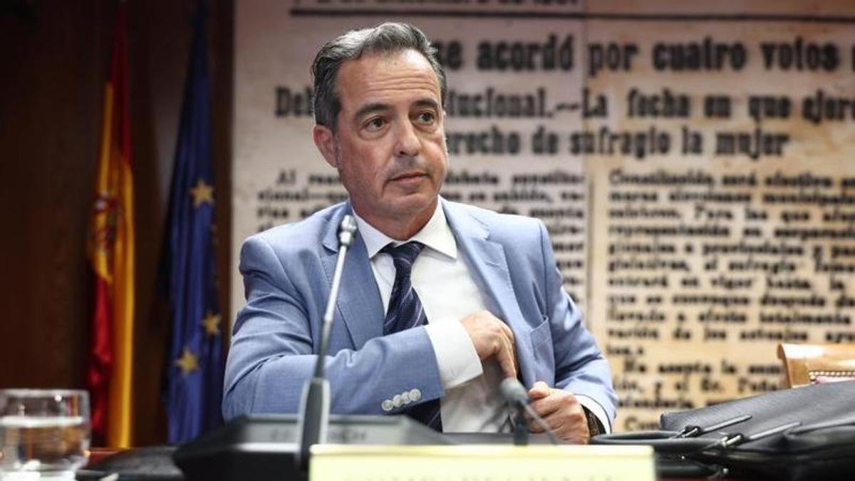 El excomisario del Aeropuerto Adolfo Suárez-Madrid Barajas y jefe Superior de Policía de Canarias, Jesús María Gómez Martín, comparece ante la Comisión de Investigación de la SEPI en el Senado.
