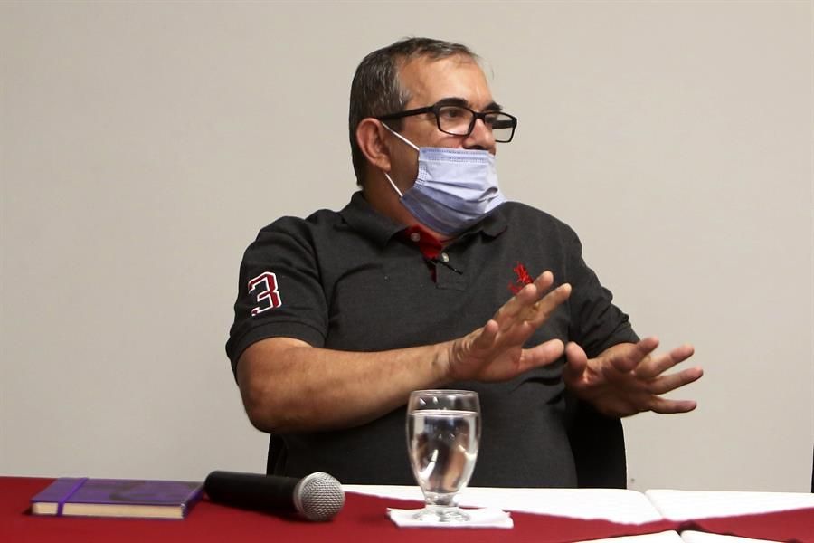 Rodrigo Londoño, presidente del partido FARC y antiguo líder de la guerrilla, durante una reciente rueda de prensa.