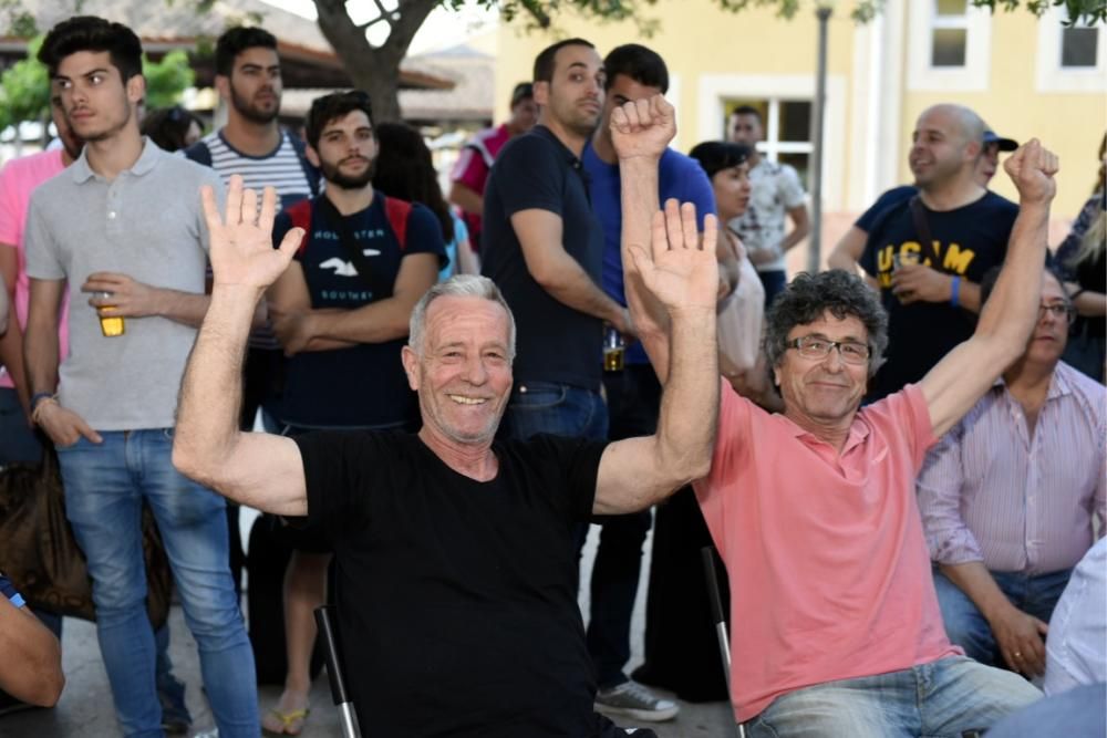 Los aficionados del UCAM lo celebran desde la universidad