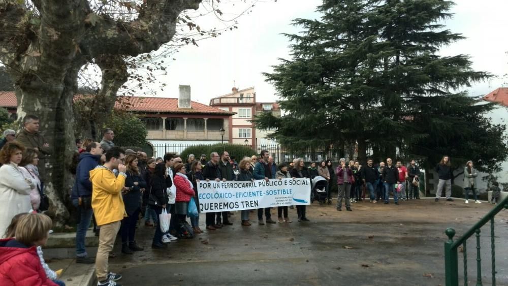 Protesta en Pontedeume para exigir mejoras en el tren entre A Coruña y Ferrol