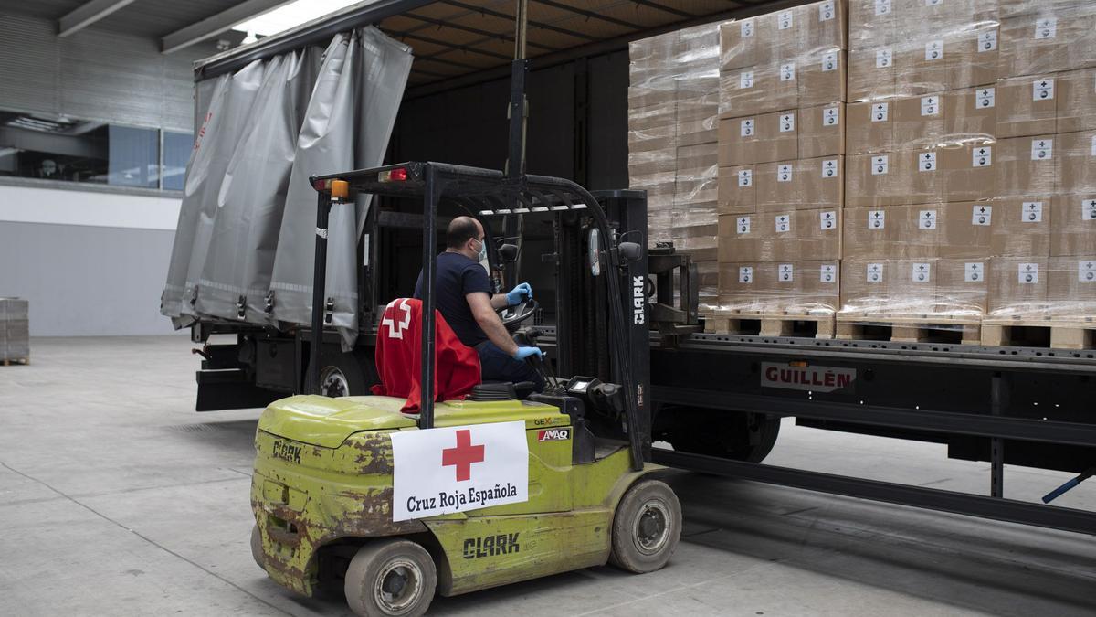Cargamento de Cruz Roja en Ifeza.