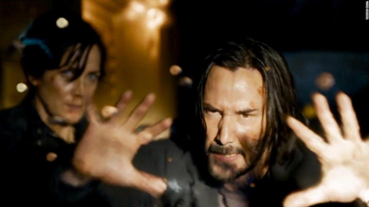 Keanu Reeves y Carrie-Anne Moss, en 'Matrix Resurrection'