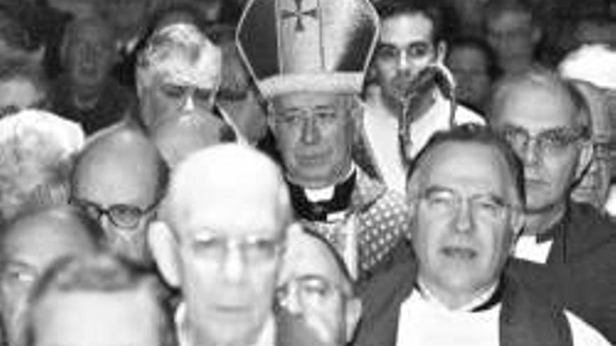 Emotivo adiós del obispo Ciriaco ante clero, fieles e instituciones
