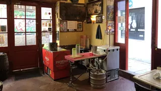 Los bares de Gràcia, en pie de guerra por un veto a barras extra durante las fiestas y un error administrativo sobre terrazas