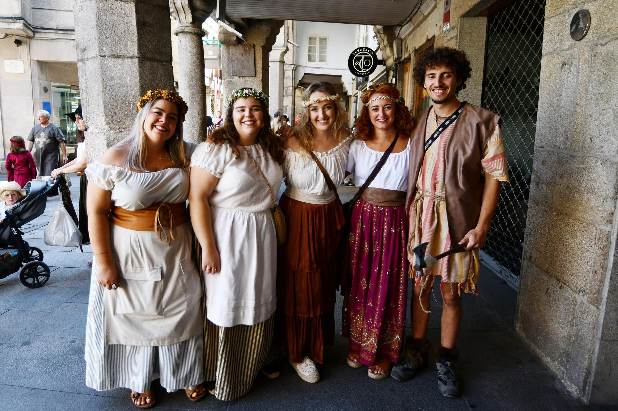 Cortesanos, bufones, damas y caballeros celebran el retorno de su señor: la Feira Franca anima Pontevedra