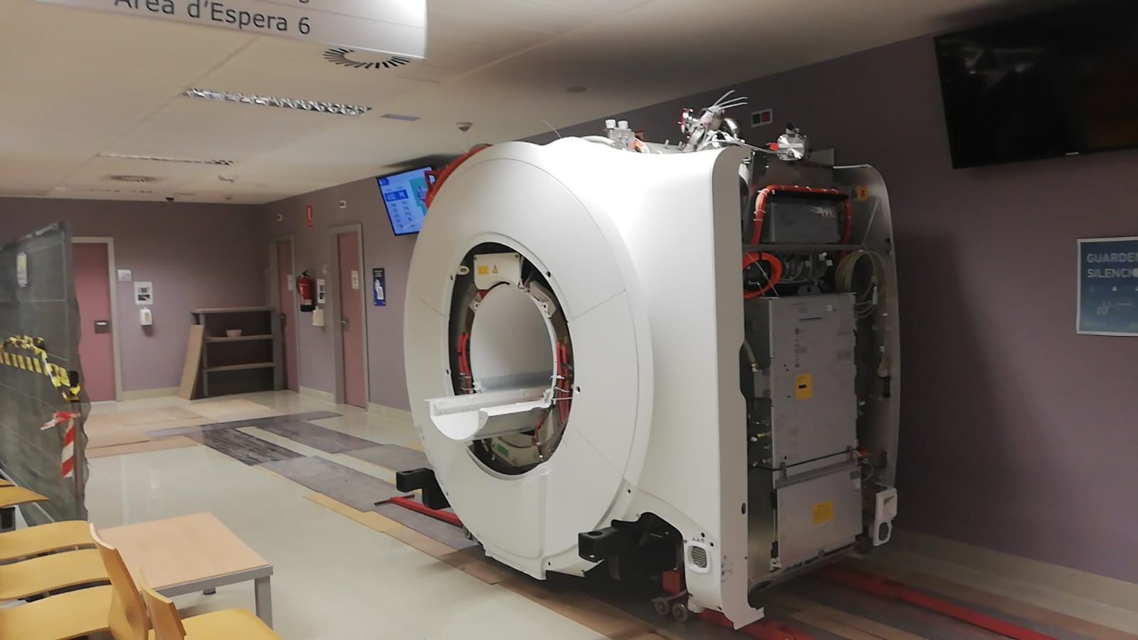 Así Ha Llegado La Nueva Resonancia Magnética Al Hospital De Gandia Levante Emv 6893