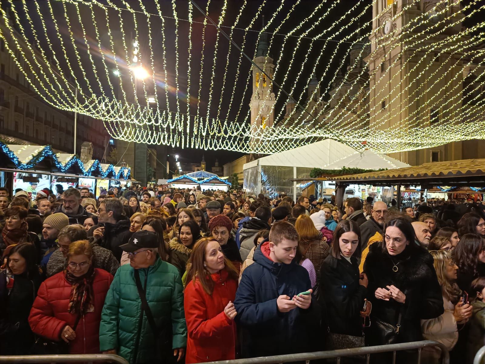 En imágenes | Zaragoza ya brilla por Navidad