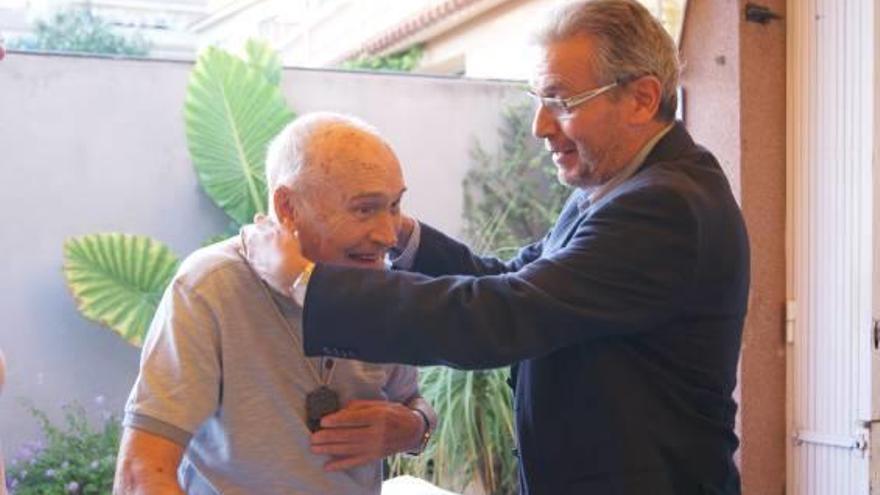 Un veí de Palafrugell rep la Medalla Centenària