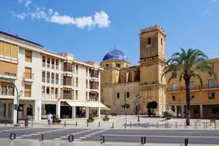 El espectáculo que cada agosto convierte una basílica de Alicante en un teatro medieval: lleva más de 500 años representándose