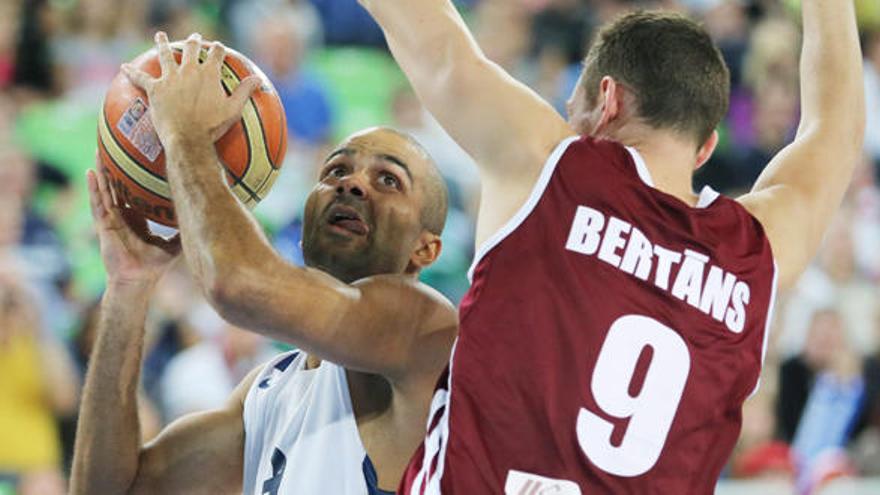 Tony Parker en el partido ante Letonia.