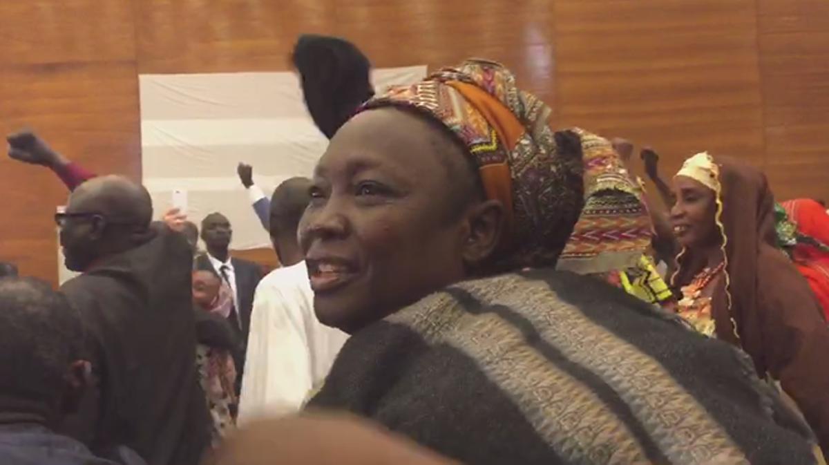 Vídeo gravat per Isabel Coixet al tribunal de Dakar (Senegal) en què víctimes del dictador del Txad Habré celebren la seva condemna.