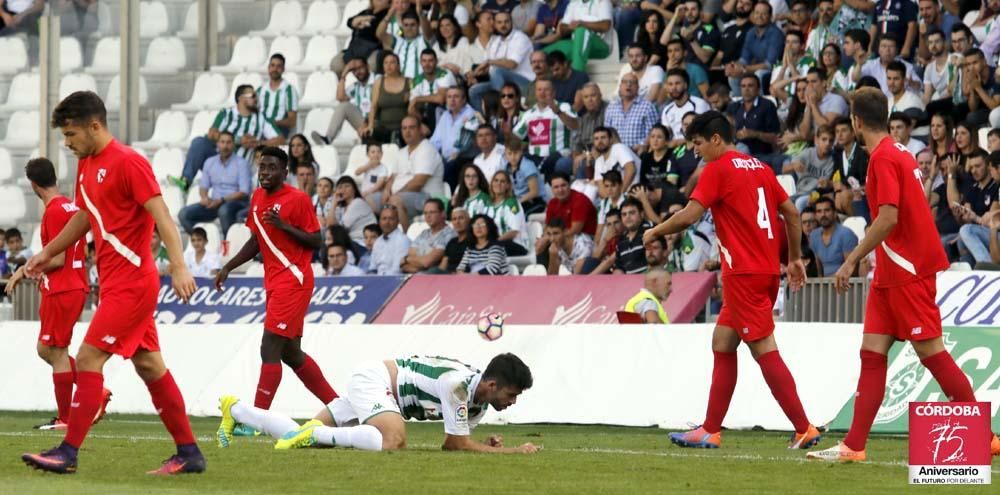 El Córdoba pierde en los últimos minutos ente el Sevilla Alético.