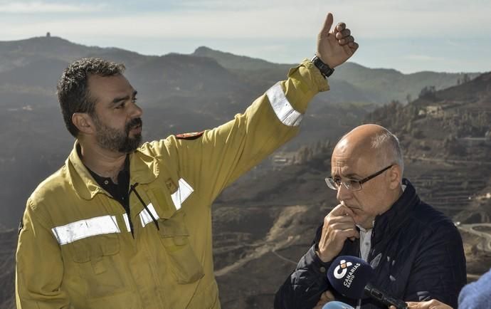 27/09/2017 CUMBRE DE GRAN CANARIA. Consejero del Gobierno de Canarias Morales del incendio. FOTO: J. PÉREZ CURBELO