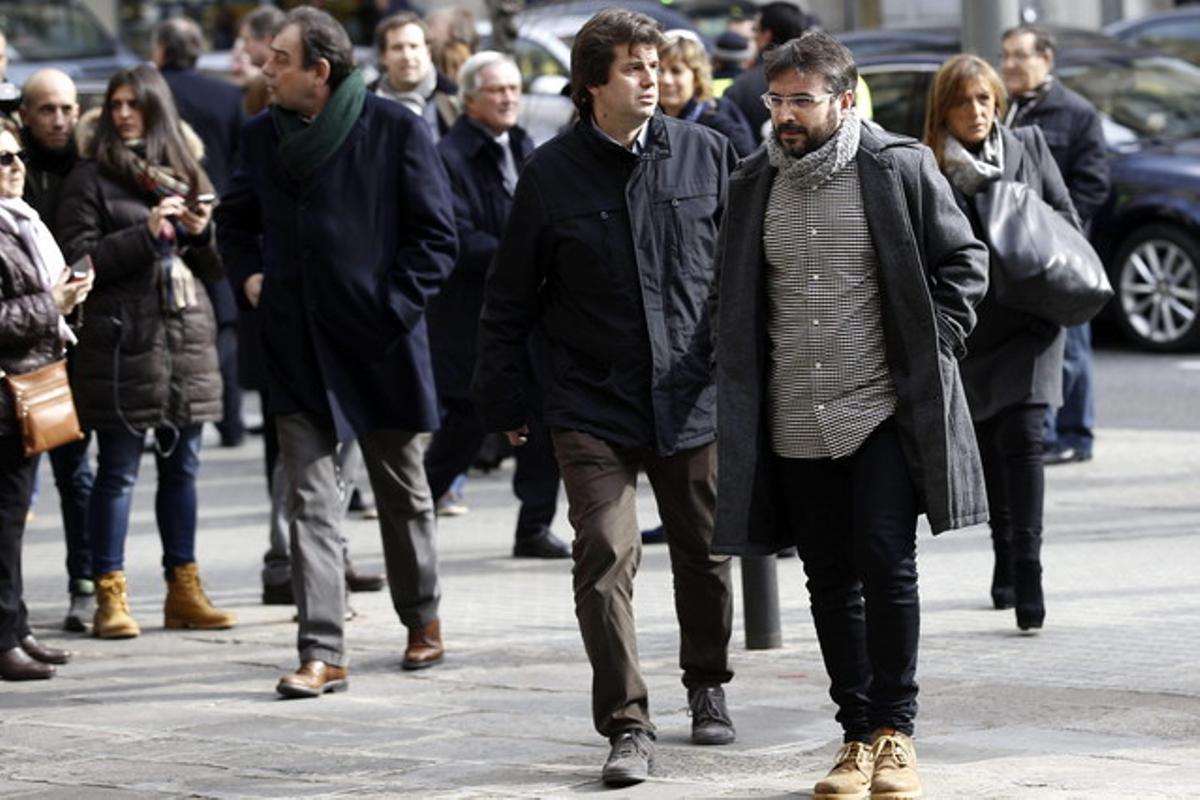 L’humorista, presentador i guionista de televisió Jordi Évole, a l’arribar a la barcelonina Basílica de la Concepció per al funeral per l’editor José Manuel Lara Bosch, aquest dilluns.