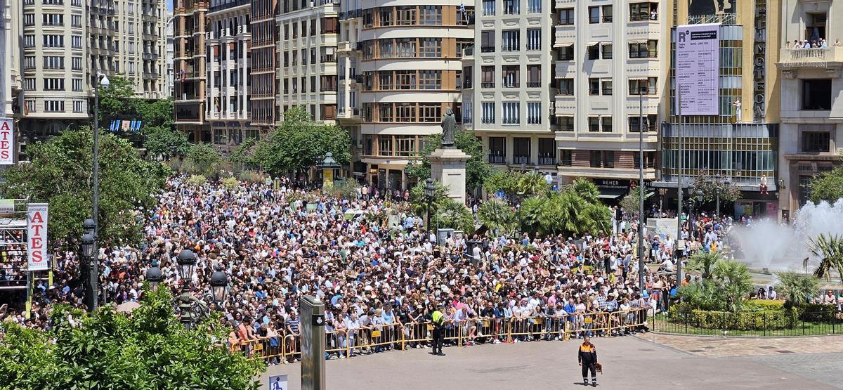 Aspecto de la plaza en la "mascletà" del día de la Virgen de 2024