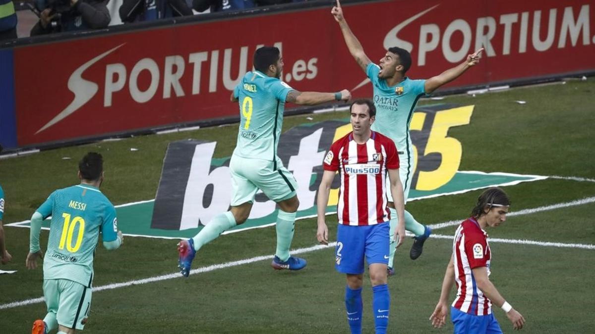 Rafinha celebra el primer gol del Barça ante el Atlético.