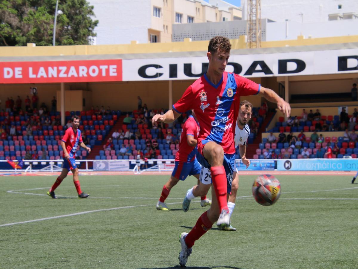 Un momento del encuentro entre la UD Lanzarote y el Arucas CF en Arrecife.