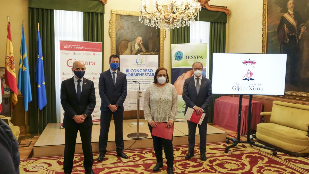 Por la izquierda, Antonio Corripio, José Antonio Prieto, Natalia González y Álvaro Alonso, en la presentación.