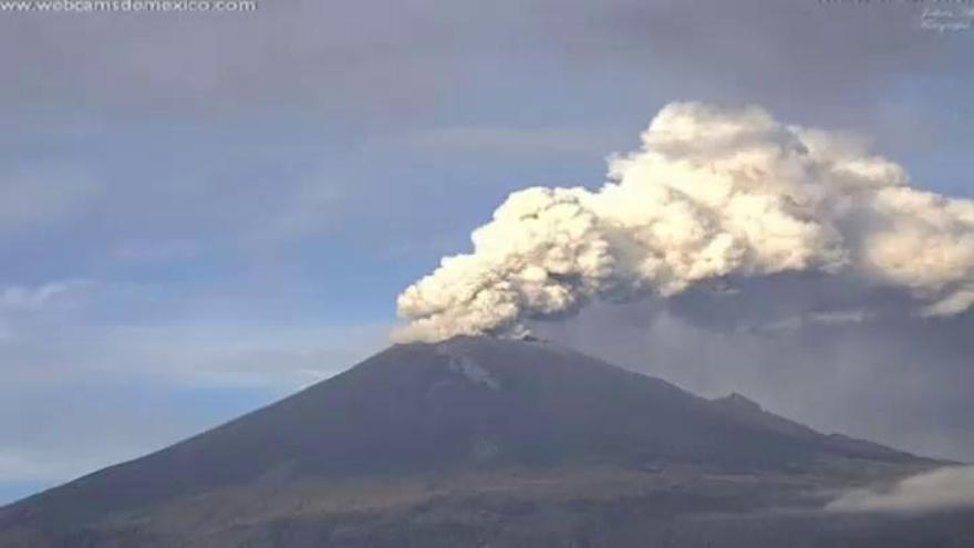 El volcán Popocatepetl entra en erupción en México