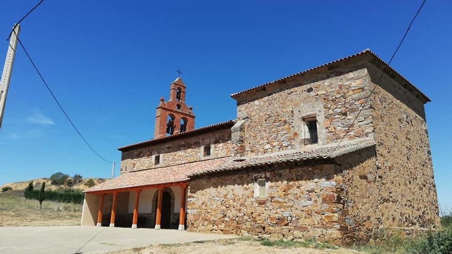 La iglesia de Paladinos del Valle estrena pórtico