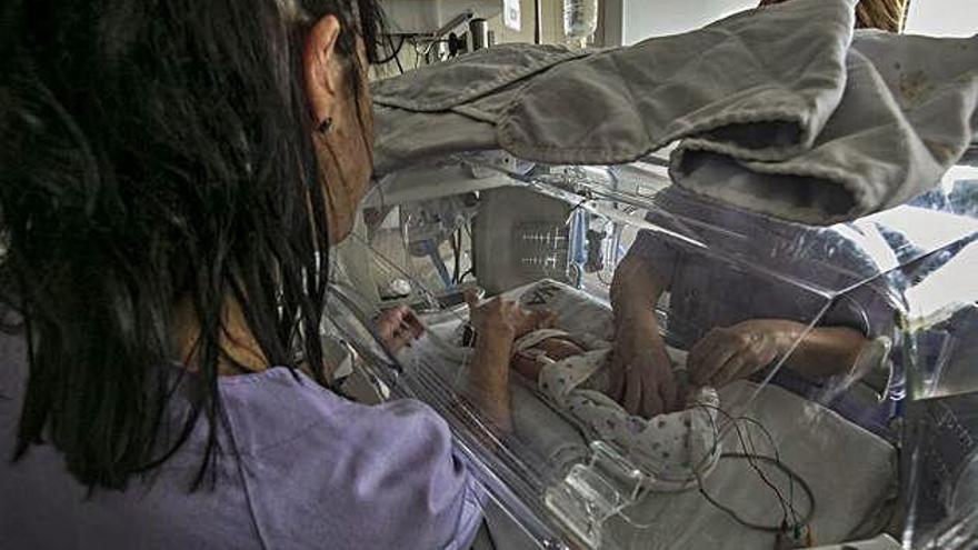 La UCI Neonatal del Hospital General de Elche, donde ingresan los bebés prematuros, en una imagen de archivo.